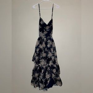 NWT LULUs tiered floral midi dress